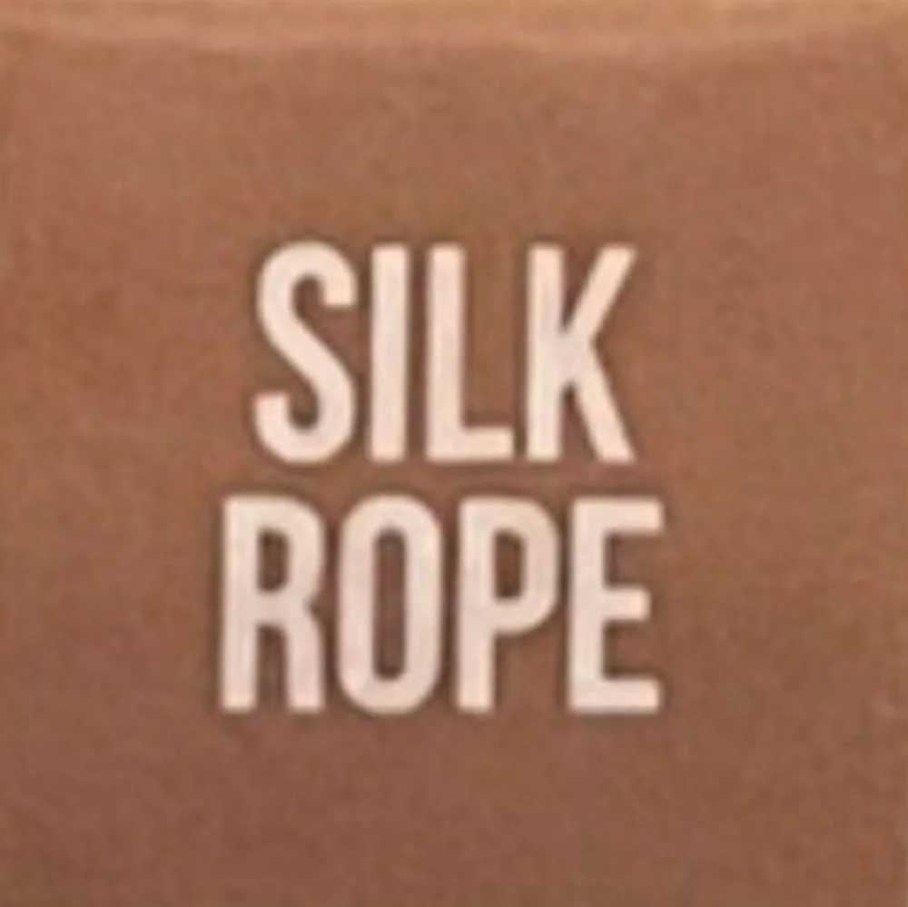 🛍 JEFFREE STAR, Silk Rope, The Gloss In Almond Shade Lip Gloss!